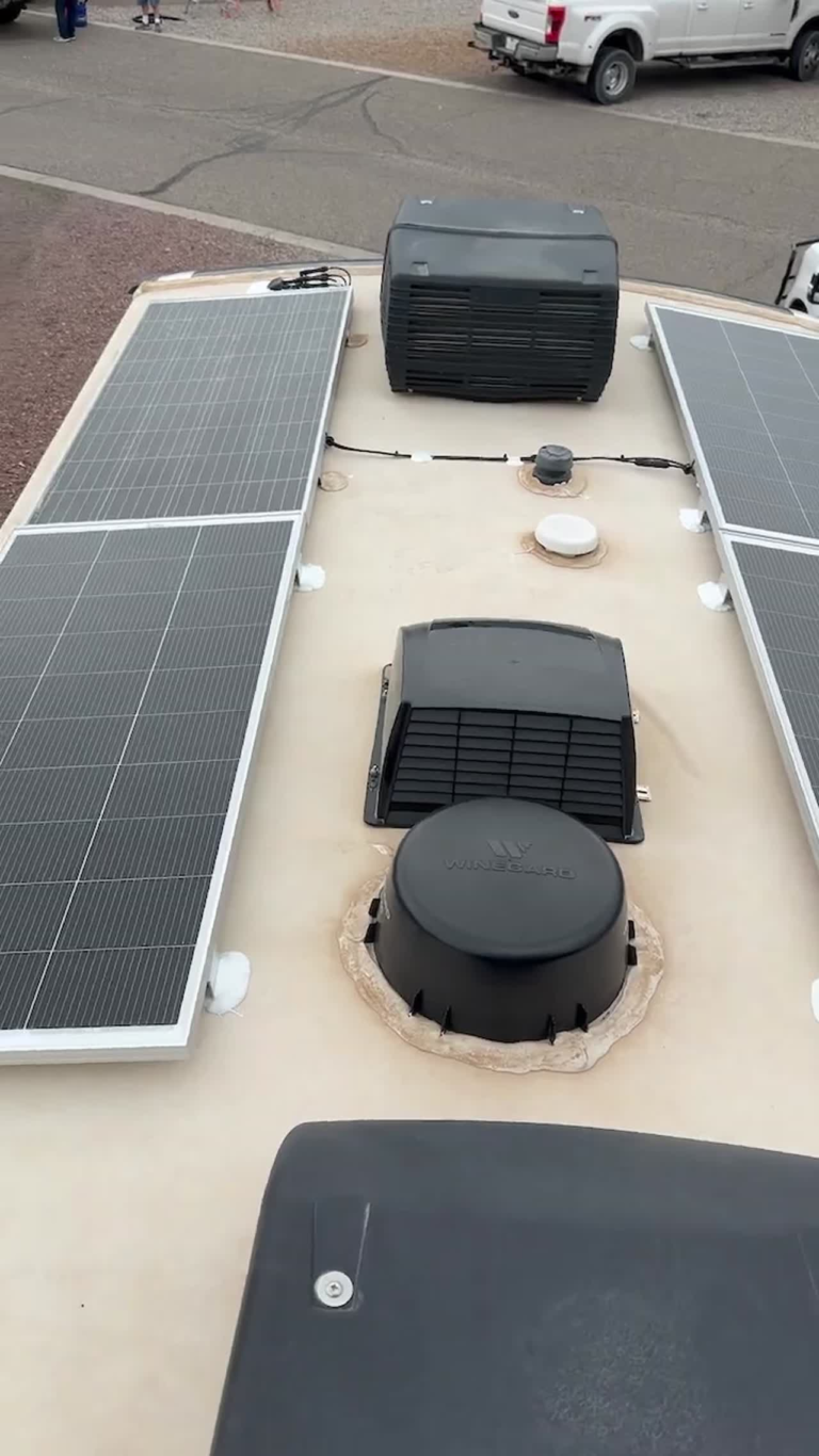 Rooftop RV solar panel array upgraded from 200W to 800W